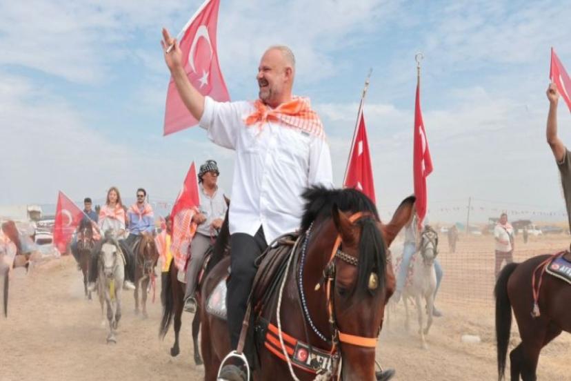 Türkiye'nin şampiyon atları Menemen'de yarıştı