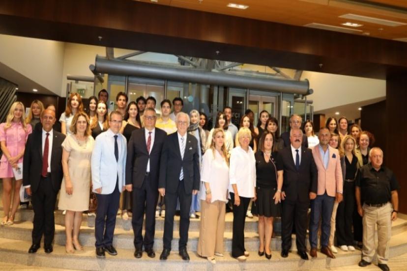 Türkiye’nin Yeni Ticaret Elçileri İzmir’de Yetişiyor