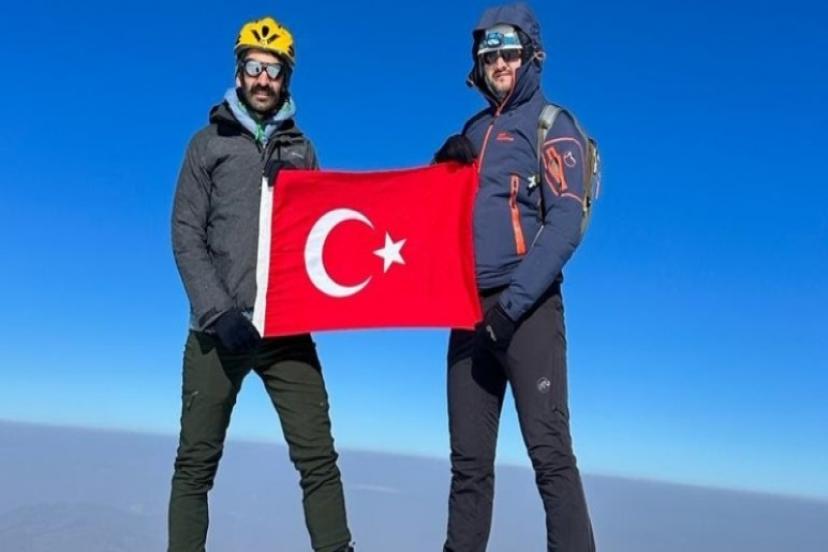 Türkiye Yüzyılı Vizyonu ve 30 Ağustos Zafer Bayramı Coşkusu Ağrı Dağı Zirvesinde!