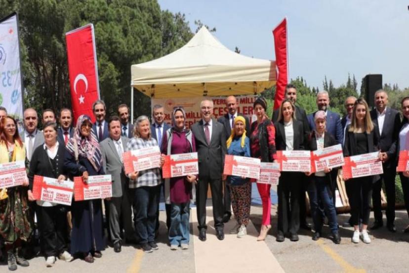 Yerli ve Milli 1 milyon 300 bin fide ile 300 kilogram tohum dağıtıldı