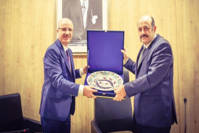 YÖK'te Değişim: Saraç Cumhurbaşkanı Danışmanı, Erol Özvar Yeni YÖK Başkanı Oldu