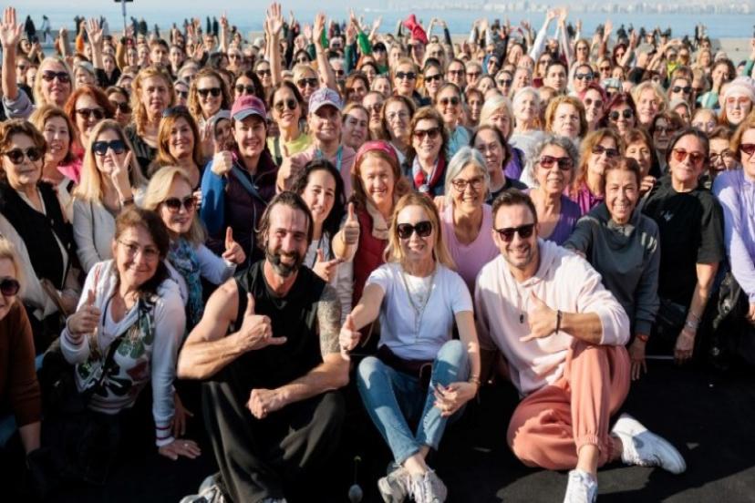 Yüzlerce İzmirli Cumhuriyet Meydanı’nda buluştu