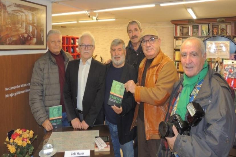 Zeki Hozer Yeni Kitabını İmzaladı